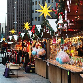 Christmas_Village_Philadelphia_Booths