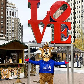Christmas_Village_Philadelphia_Phil_Love Park